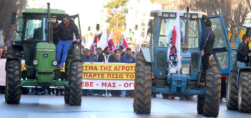 Κλιμάκωση των κινητοποιήσεων αποφάσισαν οι αγρότες στα Τέμπη (vid)