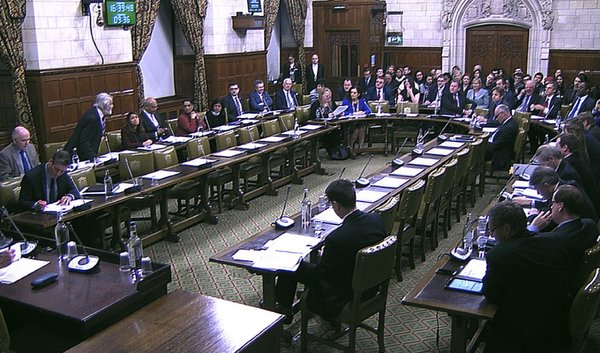 Βρετανία: Τρίωρη κοινοβουλευτική συνεδρίαση με αποκλειστικό θέμα τον Ντόναλντ Τραμπ