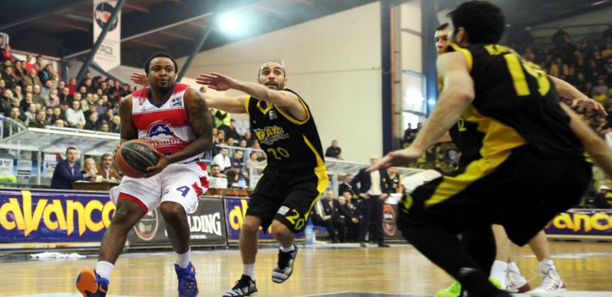 Η ΑΕΚ δύσκολα 70-65 στα Τρίκαλα και διατηρείται στην τρίτη θέση