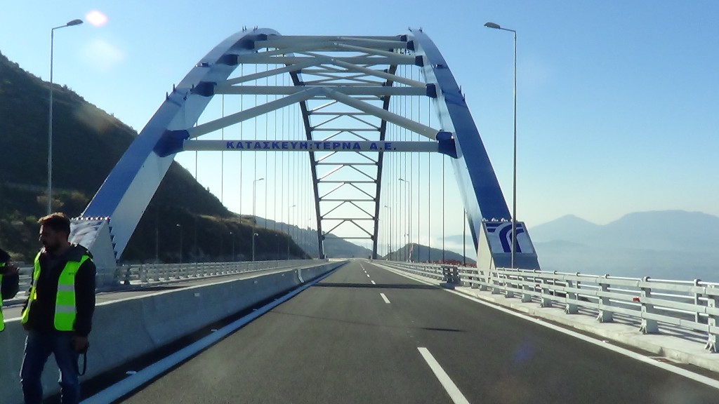 Τρίπολη: Συνδέθηκε η γέφυρα της Τσακώνας με τον κλειστό αυτοκινητόδρομο
