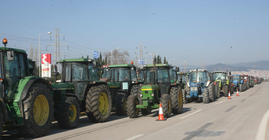 Περισσότερα μπλόκα και μεγαλύτερη διάρκειά τους αποφάσισαν οι αγρότες – Αλ. Τσίπρας: Χωρίς διάλογο, δεν θα υπάρξει και αποτέλεσμα