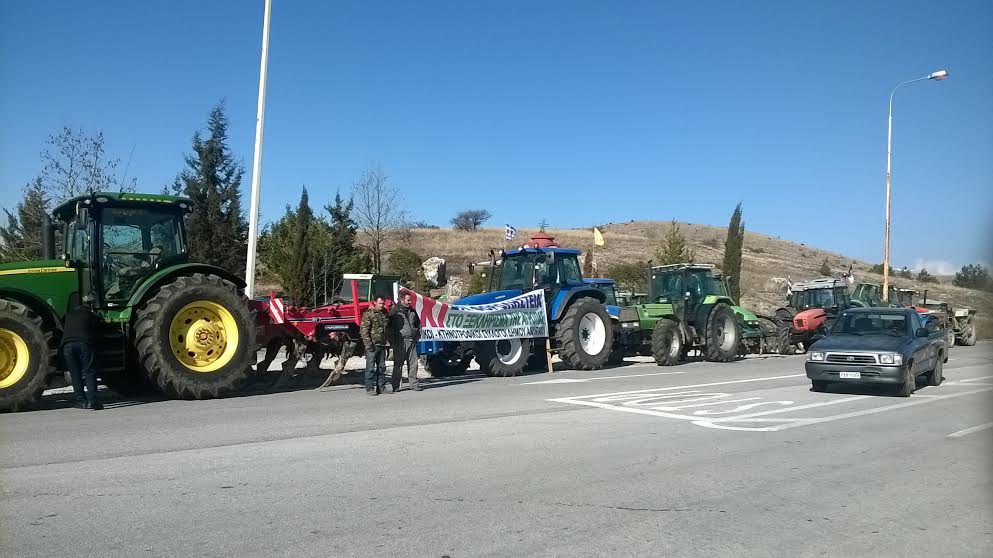 Φλώρινα: Μπλόκο των αγροτών στην Ε.Ο. Φλώρινας -Έδεσσας στο κόμβο Αντιγόνου-πορεία των αγροτών της Φλώρινας στο συνοριακό σταθμό της Νίκης