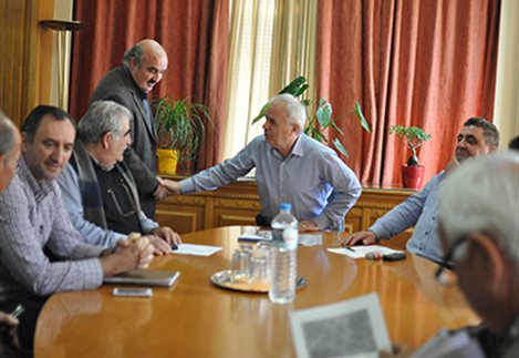 Λάρισα: Χωρίς ουσιαστικές λύσεις η συνάντηση με τον υπουργό Ευ. Αποστόλου, λένε οι Θεσσαλοί κτηνοτρόφοι