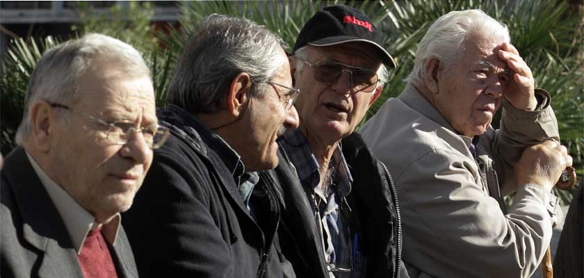 Σφοδρές αντιδράσεις φορέων και κομμάτων για το Ασφαλιστικό (vid)