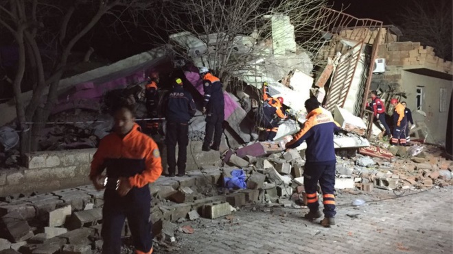 Πέντε νεκροί και 39 τραυματίες από  βομβιστική επίθεση στην Τουρκία (vid)