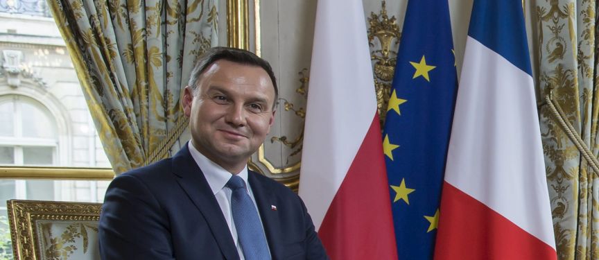Πολωνία: Σε ισχύ ο νόμος για τα δημόσια ΜΜΕ – Γέφυρα προσέγγισης από τον Ζ. Κ. Γιούνκερ
