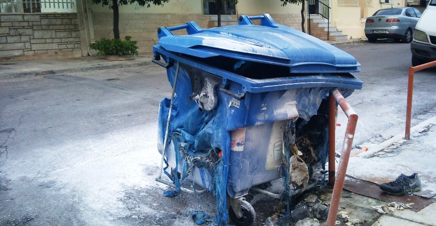 Ιεράπετρα: Καίνε κατά λάθος τους κάδους