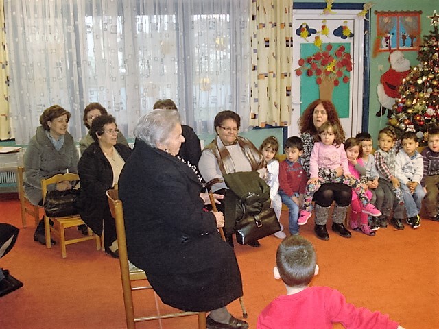 Λάρισα: Γιόρτασαν μαζί γιαγιάδες και εγγόνια