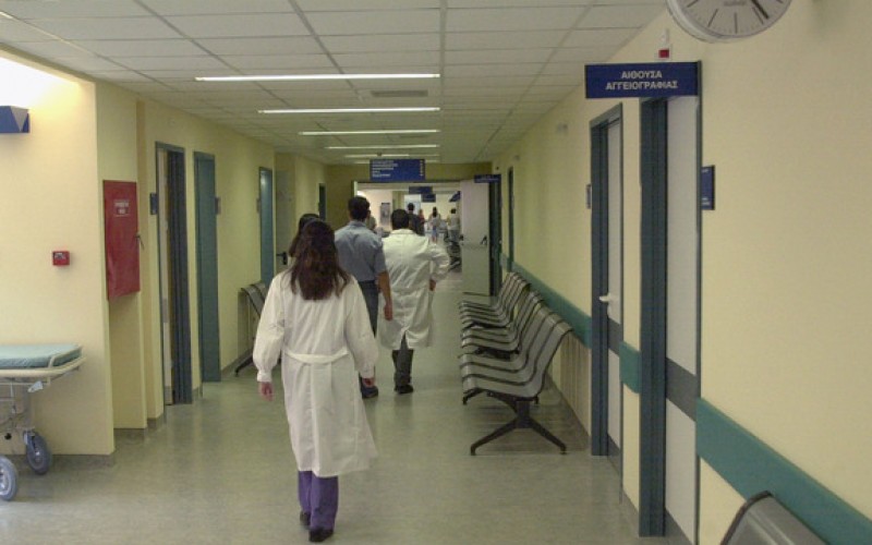 Προχώρησαν σε επίσχεση εργασίας ειδικευόμενοι ιατροί του νοσοκομείου 251 ΓΝΑ