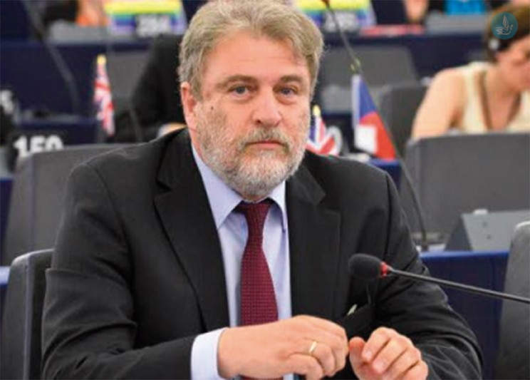 ΕΡΤ Χανίων – Ν. Μαριάς: «Καραμπινάτη παρανομία» η παραχώρηση των αεροδρομίων, κυρίων των Χανίων και της Θεσσαλονίκης