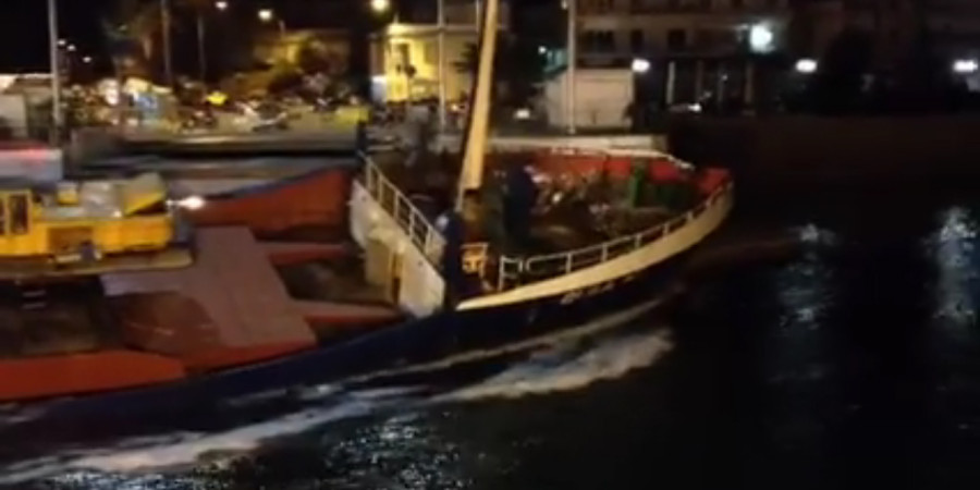 Στο λιμάνι του Βόλου για επισκευές το φορτηγό πλοίο που προσέκρουσε στη Χαλκίδα