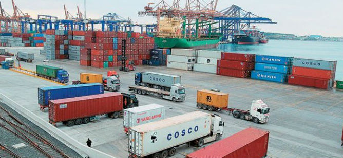 Cosco: Σε κινητοποιήσεις οι εργαζόμενοι – Συμπαράσταση από ΓΣΕΕ ΟΜΥΛΕ και άλλες συνδικαλιστικές οργανώσεις