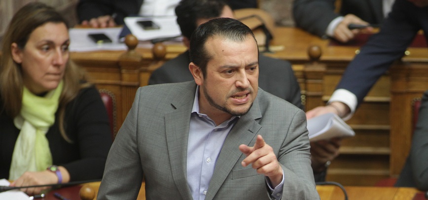 Ψηφίζεται η τροπολογία για τις τηλεοπτικές άδειες – Σκληρή κόντρα Παππά-Λοβέρδου (vid)