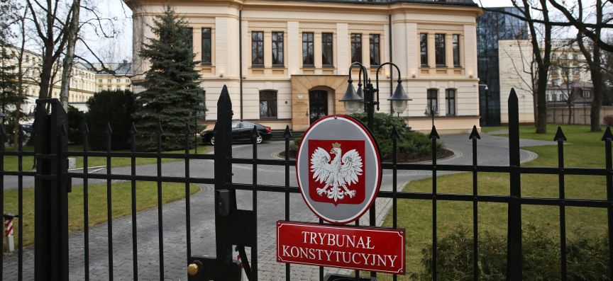 Ερευνα για το κράτος δικαίου στην Πολωνία ξεκινά η ΕΕ – Αποκρούει τις κατηγορίες η Βαρσοβία