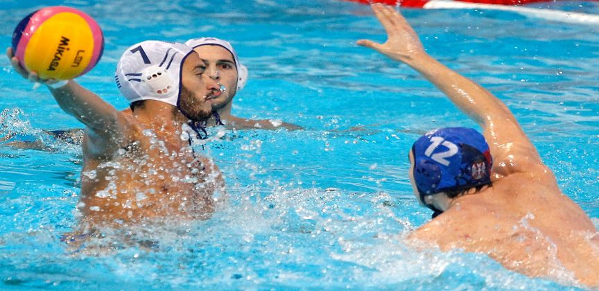 Εκτός τελικού η Ελλάδα που έχασε 13-7 από Σερβία και στοχεύει το Σάββατο στο χάλκινο μετάλλιο