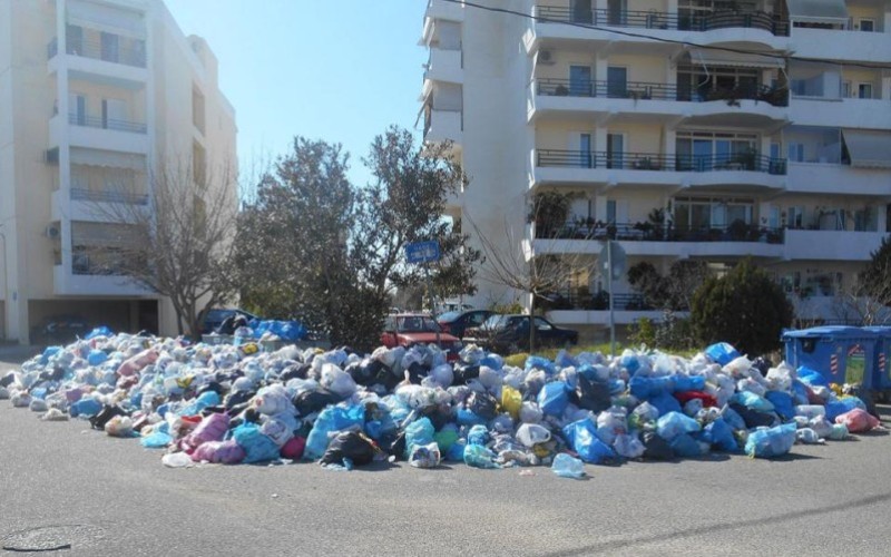 ΕΡΤ ΠΥΡΓΟΥ:Αγνωστο πότε θα γίνει η αποκομιδή των απορριμμάτων