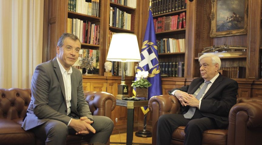 Συνάντηση ΠτΔ με Στ. Θεοδωράκη για το προσφυγικό