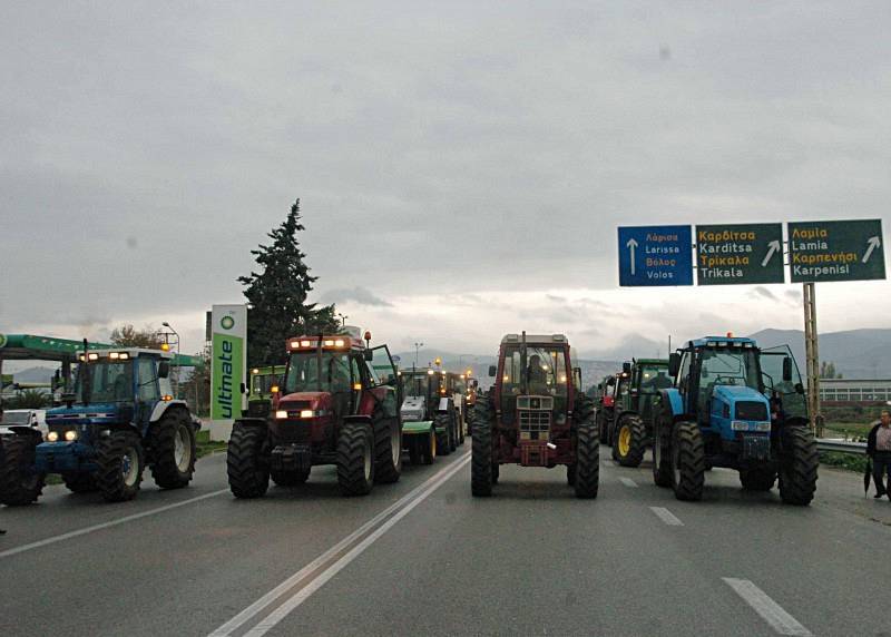 Το δρόμο για τον κόμβο της Νίκαιας παίρνουν το πρωί της Πέμπτης οι αγρότες της Καρδίτσας