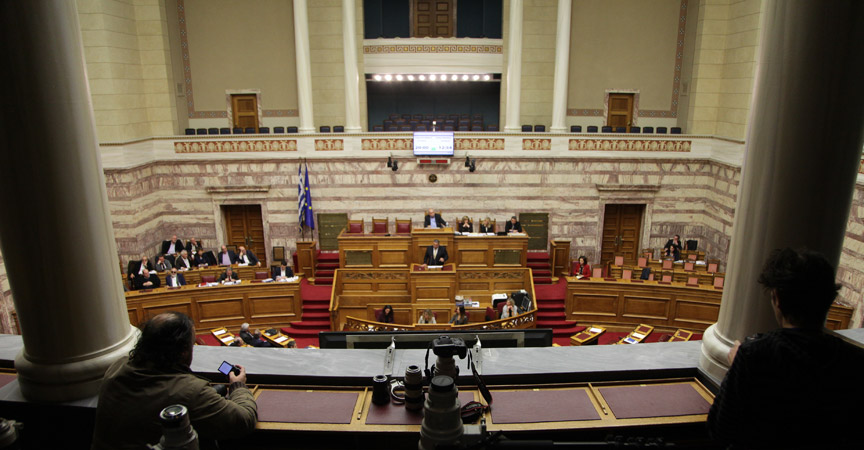 «Ανταλλαγή πυρών» στη Βουλή με αφορμή το ασφαλιστικό – Αλ. Τσίπρας: Ειμαστε ανοιχτοί στο διάλογο (vid)