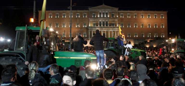 Δυναμικό παναγροτικό συλλαλητήριο στο Σύνταγμα – Νέο ραντεβού το Σάββατο στις 12:00 (vid)