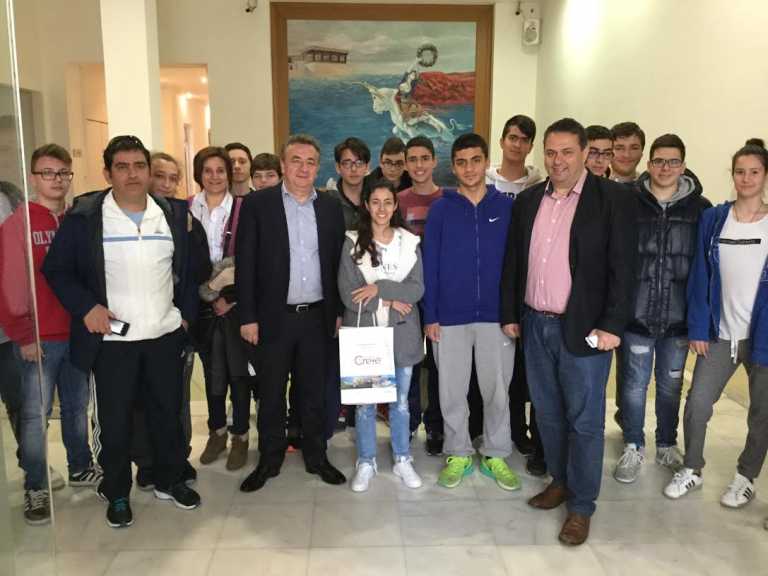 Χανιά: Μαθητές λυκείου με Περιφερειάρχη και Πρόεδρο Π.Σ.