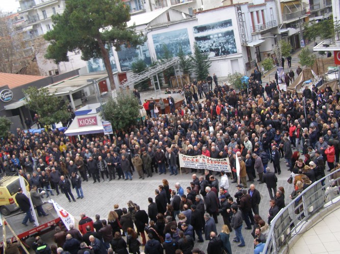 Σέρρες: Τριχοτομημένη, αλλά μαζική η απεργία