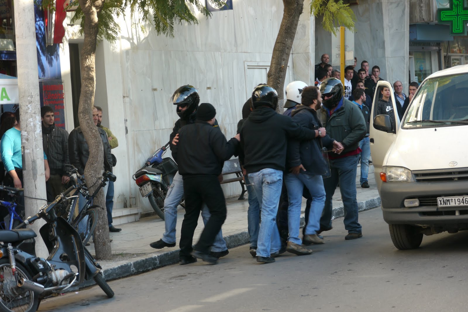 Χανιά: Συμπαράσταση πολιτών σε συλληφθέντες διαδηλωτές