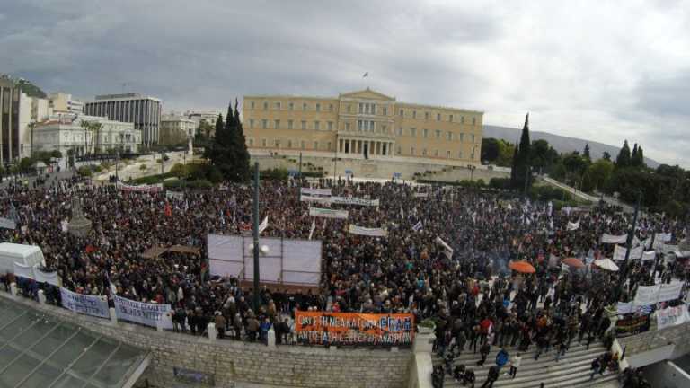 Ολοκληρώθηκε το συλλαλητήριο των αγροτών στο Σύνταγμα – Σταδιακή αποκατάσταση της κυκλοφορίας (vid)