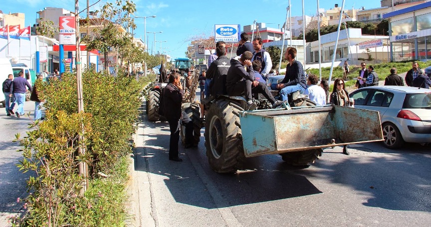 Ηράκλειο: Απεργία και κλείσιμο δρόμων από τους αγρότες