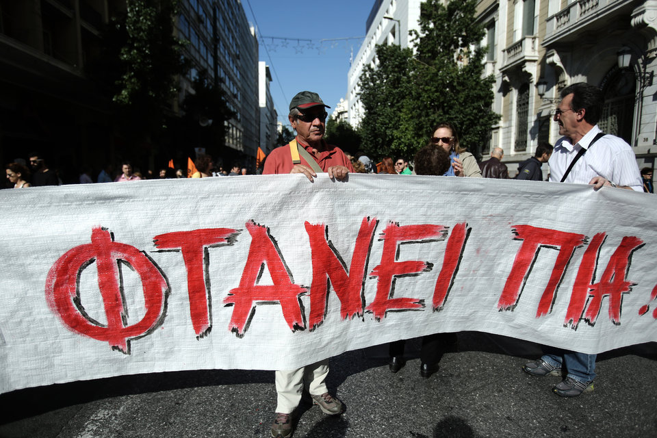 Σε απεργιακό κλοιό η χώρα – Κορύφωση των αντιδράσεων το βράδυ της Κυριακής που αναμένεται η ψήφιση του ασφαλιστικού (video)