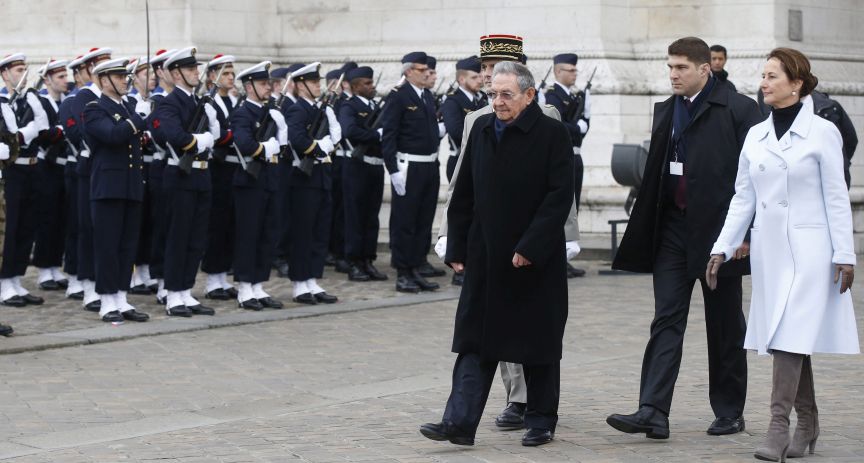 Στο Παρίσι ο Ραούλ Κάστρο: Πρώτη επίσημη επίσκεψη στην Ευρώπη μετά από 21 χρόνια