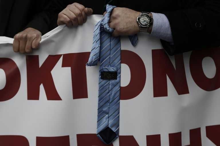 Παράσταση διαμαρτυρίας των επιστημονικών φορέων έξω από το Υπ.Οικ.