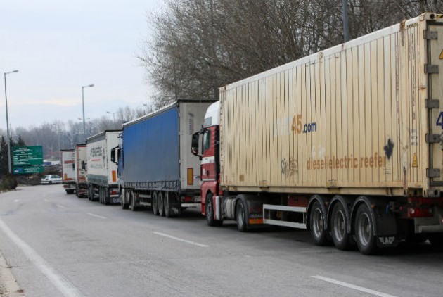 Σέρρες: «Ασφυξία» διαρκείας στον Προμαχώνα από το αντι-μπλόκο