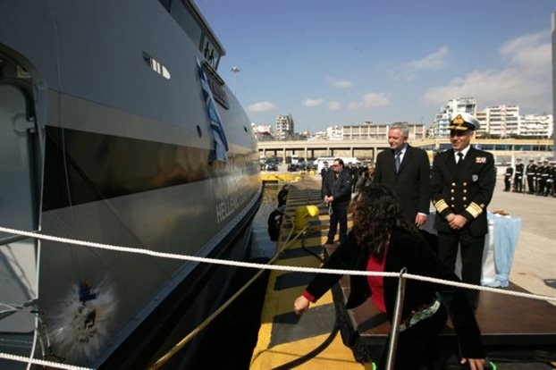 Χανιά: Η δήμαρχος Γαύδου “βάφτισε” το νέο περιπολικό του Λιμενικού Σώματος (φωτο)