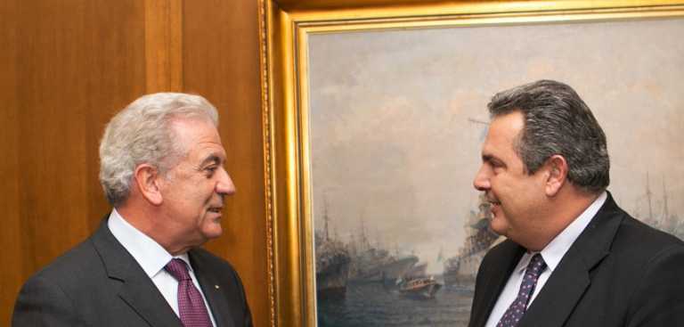 Ενημέρωση Δ. Αβραμόπουλου από Π. Καμμένο για τα κέντρα προσωρινής διαμονής και μετεγκατάστασης