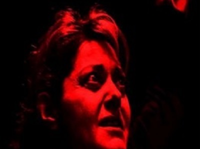 “Μάμμα Τόνι”: Ο αντιφασιστικός μονόλογος της Φράνκα Ράμε για πρώτη φορά στα ελληνικά