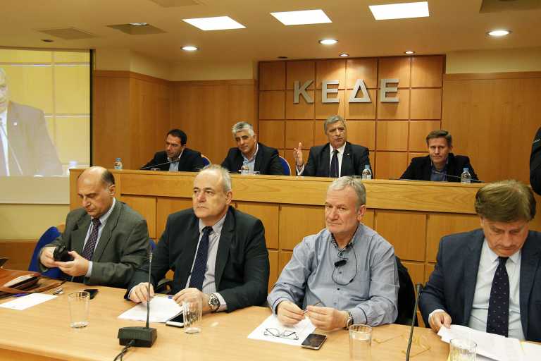 “Πυρά” από ΚΕΔΕ και ΙΣΑ στο Υπ. Υγείας – Ζητούν απόσυρση τροπολογίας