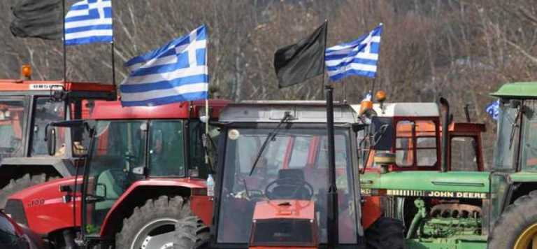 Στα μπλόκα οι αγρότες – Κλειστά Τέμπη & νέα και παλαιά εθνική Αθηνών- Κορίνθου (vid)