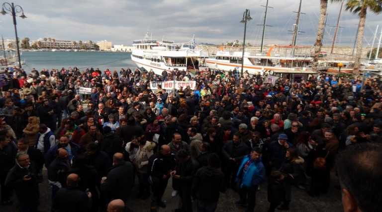 Κως: Την αντίθεσή τους στη δημιουργία hot spot διαδήλωσαν χθες  κάτοικοι της Κω