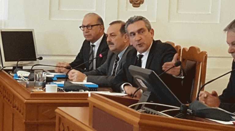 Ρόδος: Διαφωνεί με το δημοψήφισμα το Περιφερειακό Συμβούλιο Νοτίου Αιγαίου. Γ. Χατζημάρκος: «Το δημοψήφισμα μήπως δίνει άλλοθι σε κάποιους να κρύψουν τη ντροπή τους;»