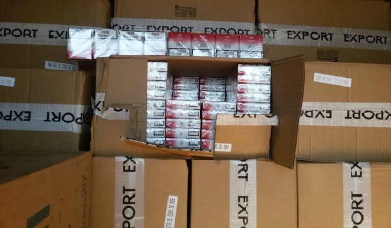 Δύο εμπορευματοκιβώτια με λαθραία τσιγάρα κατασχέθηκαν στο λιμάνι του Πειραιά