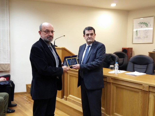 Λάρισα: Οι δικηγόροι τίμησαν δημοσιογράφο που συνταξιοδοτήθηκε