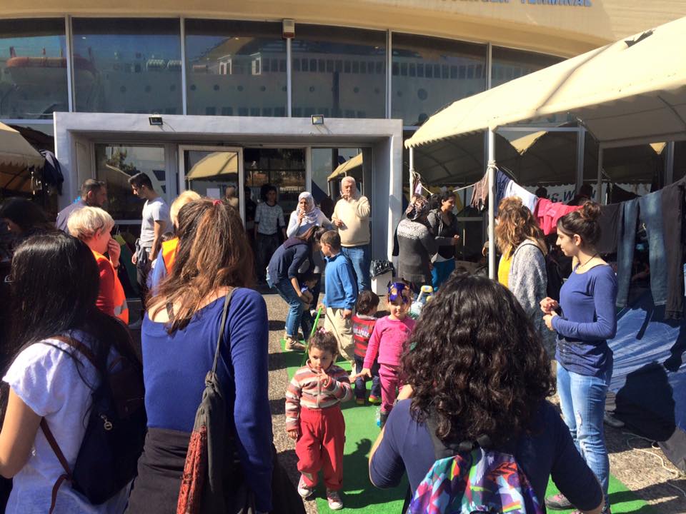 Παμπειραϊκή: Κάλεσμα για σκηνές και κουβέρτες στο λιμάνι του Πειραιά για τους πρόσφυγες
