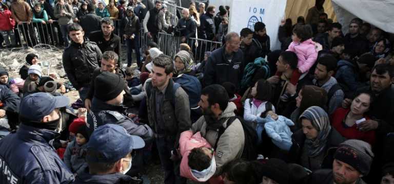 Περισσότεροι από 10.000 πρόσφυγες εγκλωβισμένοι στήν Ειδομένη – Χώρους φιλοξενίας ζήτησε ο Γ. Μουζάλας από τους δημάρχους (vid)