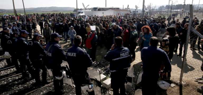 Δραματική εξακολουθεί να είναι η κατάσταση στην Ειδομένη (vid)