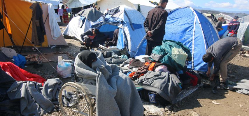 Όλο και πιο σκληρές οι εικόνες από την Ειδομένη (vid)