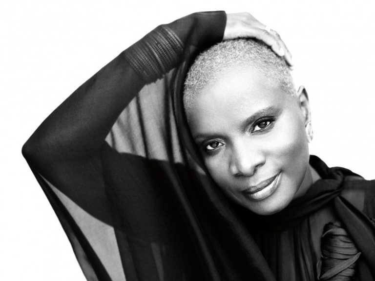 «To Kosmos πάει συναυλία»: Angélique Kidjo live