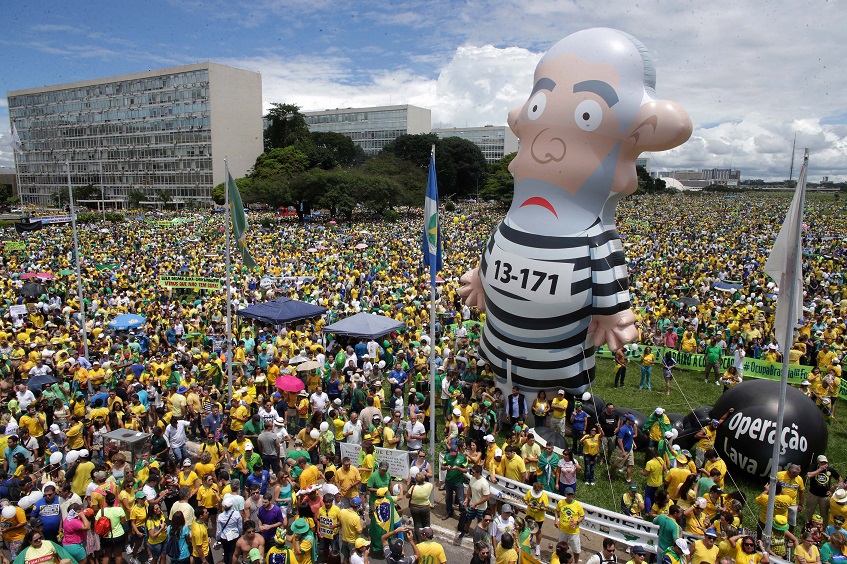 Βραζιλία: Δακρυγόνα και συγκρούσεις καθώς ο πρώην πρόεδρος διοριζόταν προσωπάρχης της  νυν προέδρου ( vid)