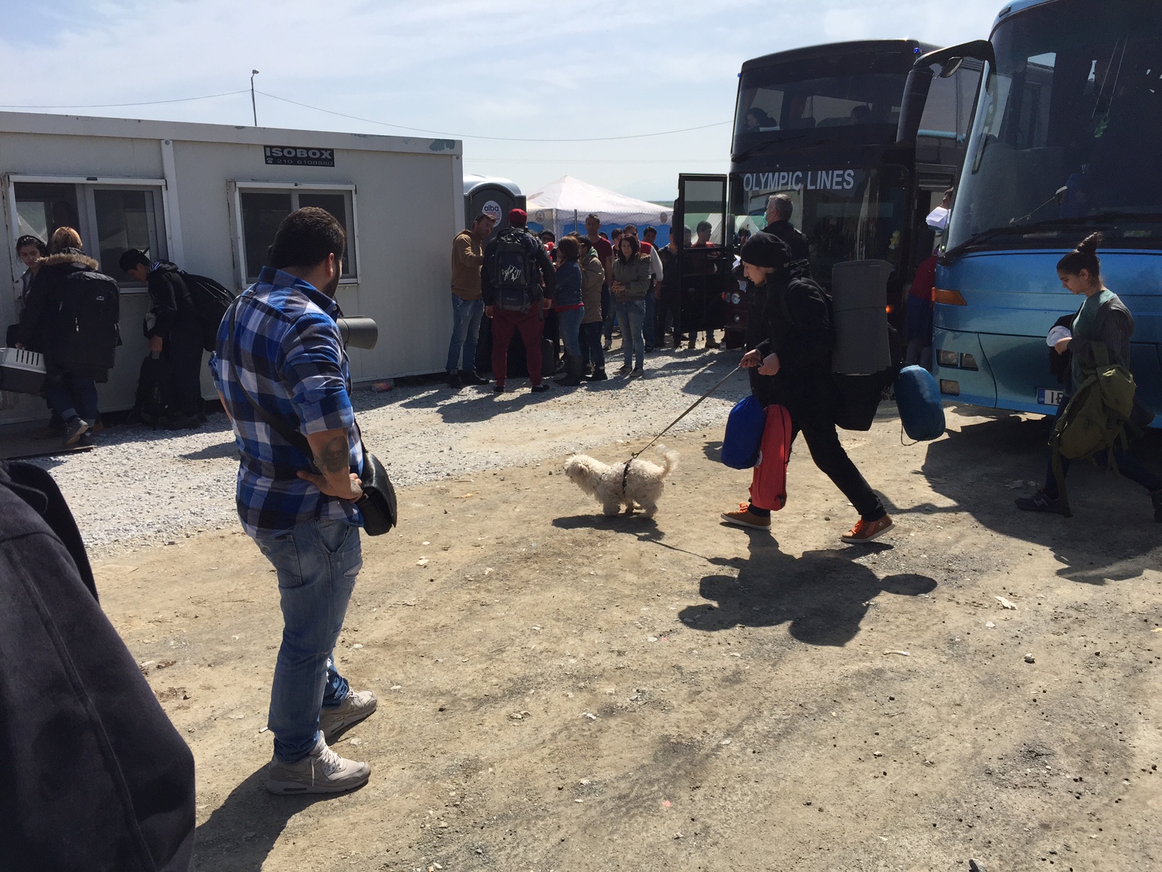 Βόλος : Διακόσιοι και πλέον πρόσφυγες έφτασαν στο ΣΕΑ Αερινού