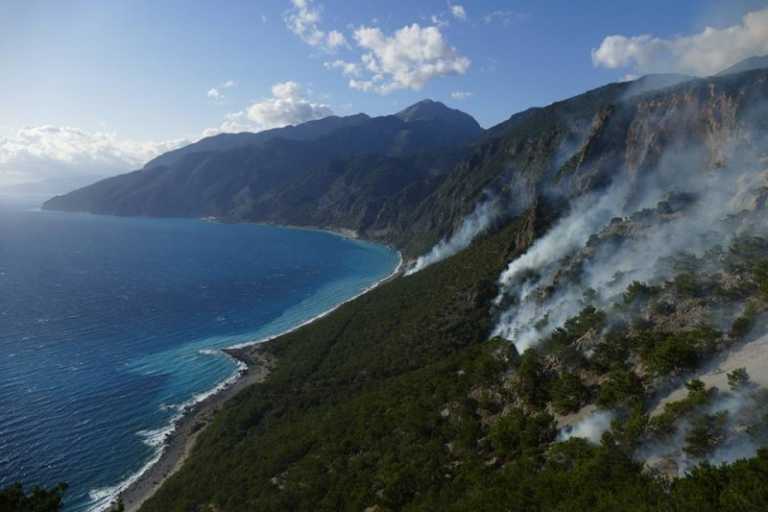 Χανιά:  Σε ύφεση τα τέσσερα μέτωπα της μεγάλης πυρκαγιάς στον Άγιο Παύλο Σφακίων